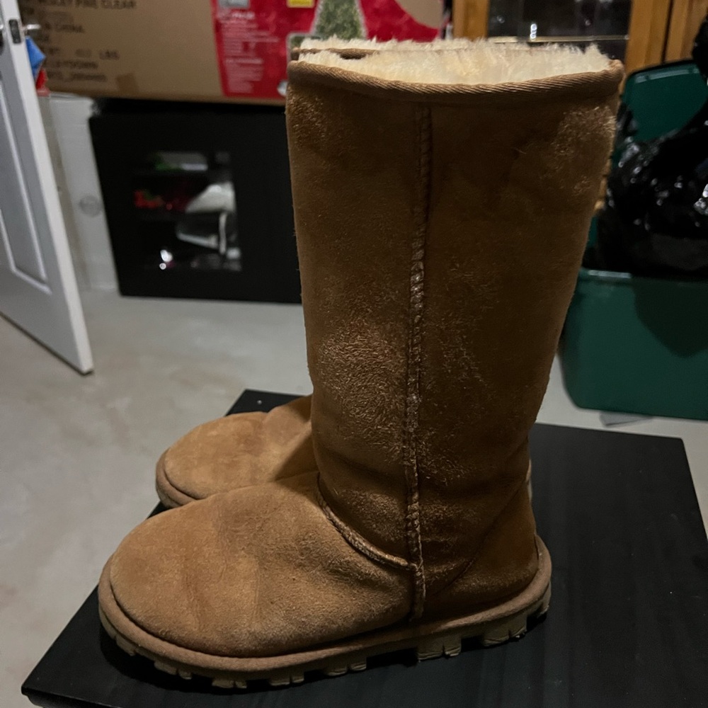 Ugg boot - Picture 2 of 5